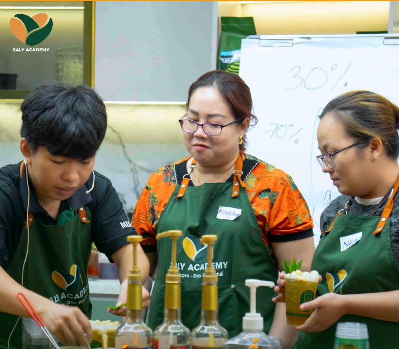 Học pha chế trà trái cây mở quán tại Saly Academy