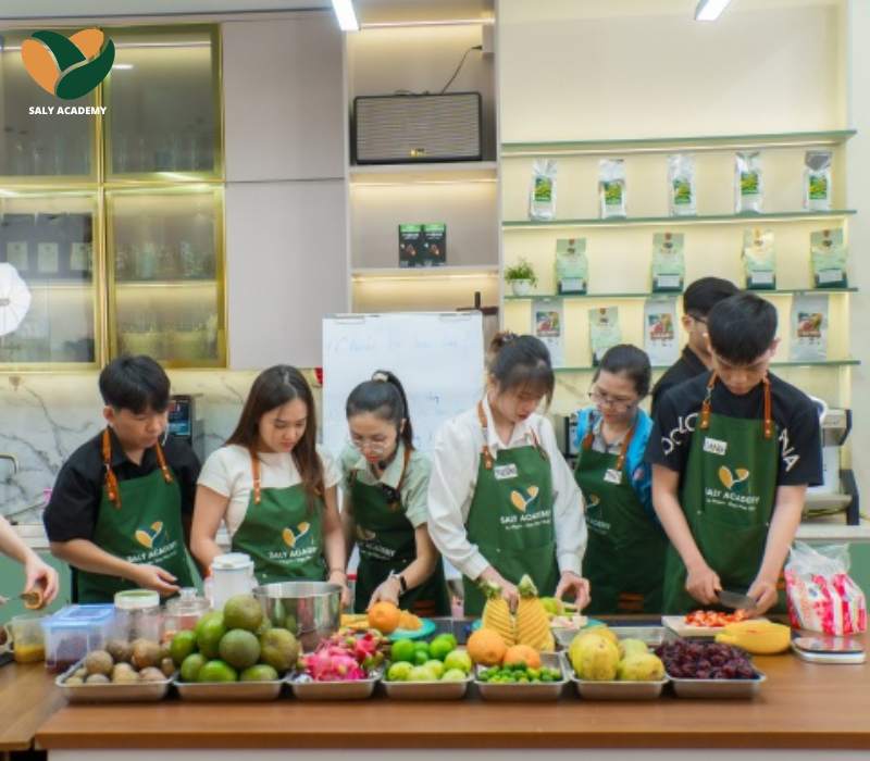 Học pha chế trà trái cây mở quán tại Saly Academy