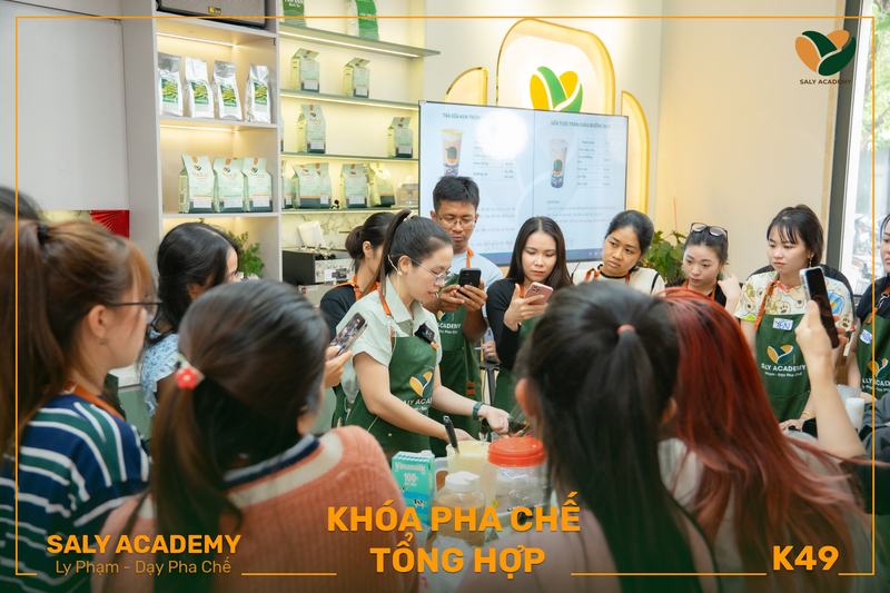 Lớp học pha chế tổng hợp K49 tại Ly Pham - Dạy Pha Chế | SaLy Academy