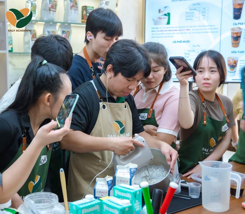 Khám phá khóa học pha chế toàn diện để mở quán tại Ly Phạm – Dạy Pha Chế