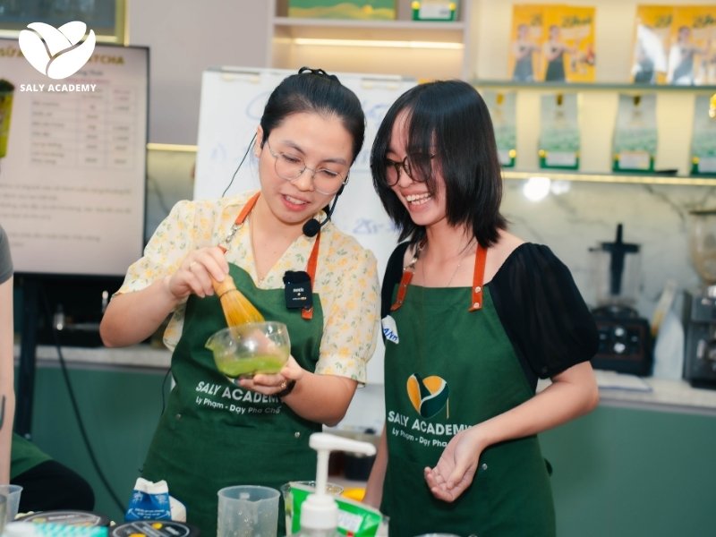 Học viên không cần chuẩn bị gì khi tham gia học pha chế tại Saly Academy