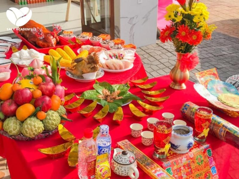 Mâm cúng nên đặt ở vị trí trung tâm của quán, hướng ra cửa chính để thuận tiện đón tiếp khách hàng sau khi làm lễ Mâm cúng nên đặt ở vị trí trung tâm của quán, hướng ra cửa chính để thuận tiện đón tiếp khách hàng sau khi làm lễ