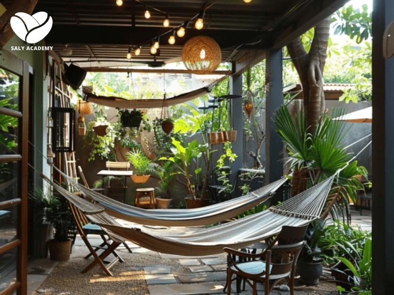 Cafe võng kết hợp phong cách retro/vintage sử dụng đồ nội thất cũ, đèn vàng và các chi tiết trang trí retro Cafe võng kết hợp phong cách retro/vintage sử dụng đồ nội thất cũ, đèn vàng và các chi tiết trang trí retro