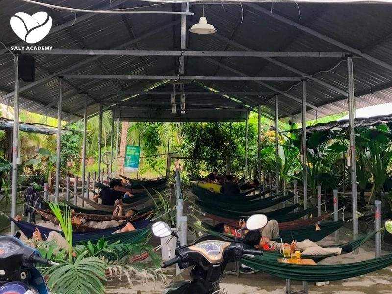 Cafe võng kết hợp với mô hình quán ăn vặt giúp khách hàng ở lại lâu hơn và gia tăng doanh thu Cafe võng kết hợp với mô hình quán ăn vặt giúp khách hàng ở lại lâu hơn và gia tăng doanh thu