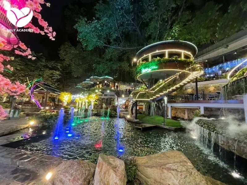 Du Miên Garden ở TP.HCM được biết đến với không gian sân vườn rộng lớn theo phong cách thảo nguyên