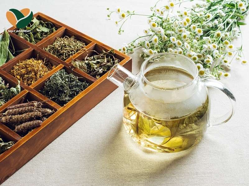 Hãm trà (ủ trà) là phương pháp chiết xuất hương vị và hoạt chất từ lá trà bằng nước nóng Hãm trà (ủ trà) là phương pháp chiết xuất hương vị và hoạt chất từ lá trà bằng nước nóng