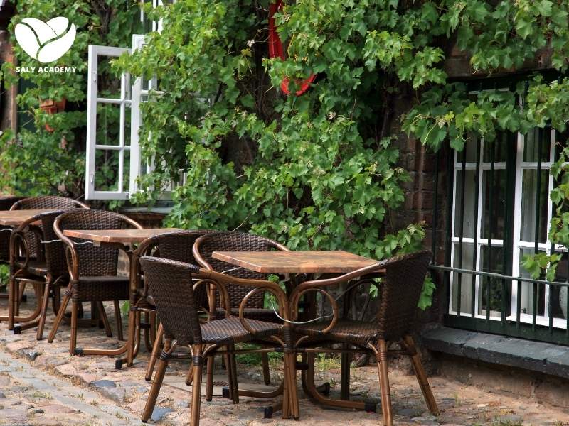 Không gian quán xuống cấp, vệ sinh kém cũng là nguyên nhân khiến quán cafe vắng khách Không gian quán xuống cấp, vệ sinh kém cũng là nguyên nhân khiến quán cafe vắng khách