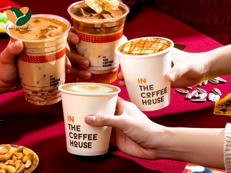 Logo ly cafe The Coffee House sử dụng chữ viết đơn giản, dễ đọc và nhận diện Logo ly cafe The Coffee House sử dụng chữ viết đơn giản, dễ đọc và nhận diện