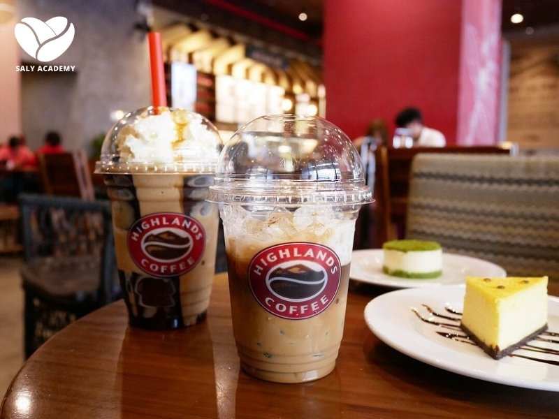 Logo ly cafe Highlands Coffee kết hợp màu đỏ nổi bật cùng biểu tượng hạt cà phê cách điệu hình trái tim