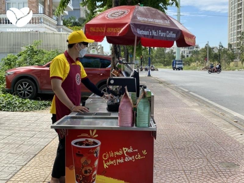 Mô hình cà phê take-away chuyên phục vụ những món đồ uống nhanh chóng như cà phê, trà sữa, sinh tố,... Mô hình cà phê take-away chuyên phục vụ những món đồ uống nhanh chóng như cà phê, trà sữa, sinh tố,...
