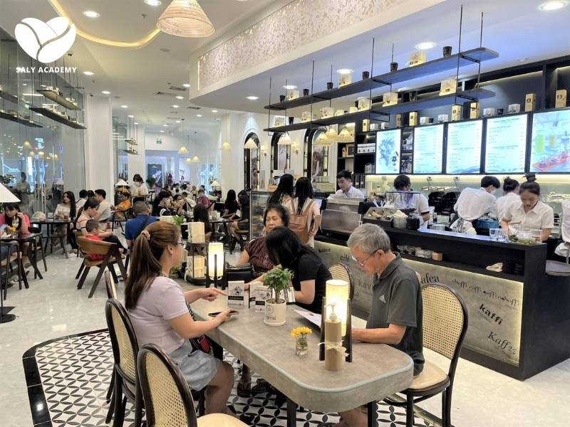 Ưu điểm nổi bật của mô hình quán cà phê dành cho gia đình là khả năng giữ chân khách hàng lâu hơn, giúp tăng trưởng doanh thu Ưu điểm nổi bật của mô hình quán cà phê dành cho gia đình là khả năng giữ chân khách hàng lâu hơn, giúp tăng trưởng doanh thu