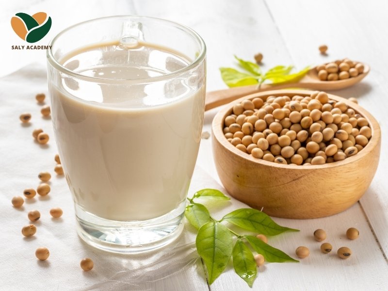 sữa đậu nành lại là sản phẩm phổ biến, dễ sản xuất và phù hợp với khẩu vị số đông Sữa đậu nành lại là sản phẩm phổ biến, dễ sản xuất và phù hợp với khẩu vị số đông