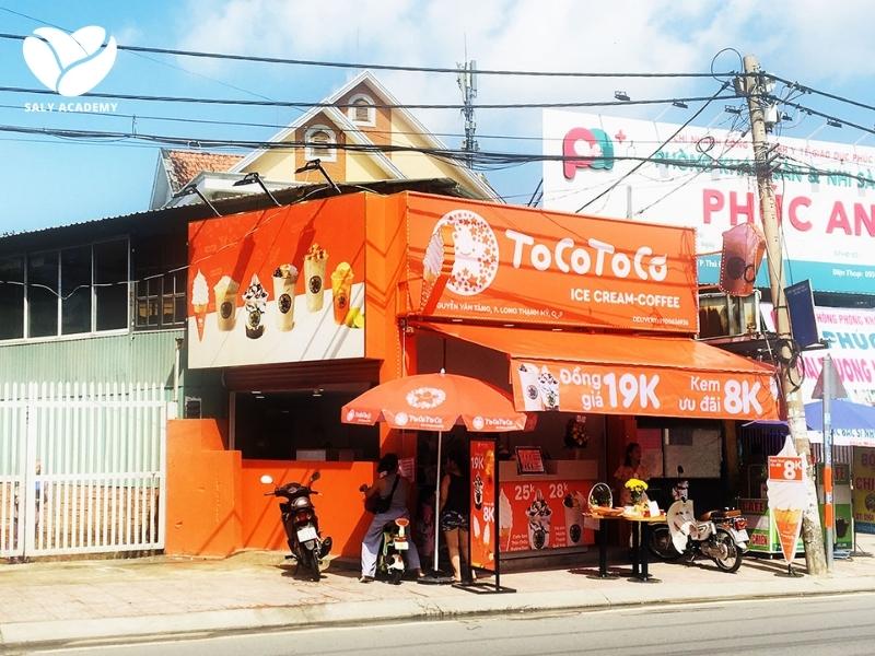 Chủ quán và người nhà có thể thụ lộc, dùng một phần nhỏ lễ vật để “tiếp nhận lộc trời”