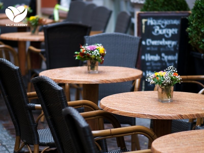 Bistro là thuật ngữ dùng để chỉ mô hình nhà hàng kết hợp nhiều loại hình kinh doanh F&B