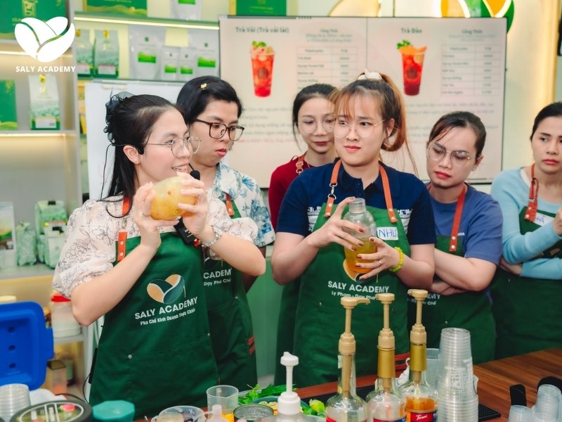 Sau khi học xong, bạn sẽ được tham gia cộng đồng học viên riêng của Ly Phạm để cập nhật công thức mới liên tục Sau khi học xong, bạn sẽ được tham gia cộng đồng học viên riêng của Ly Phạm để cập nhật công thức mới liên tục
