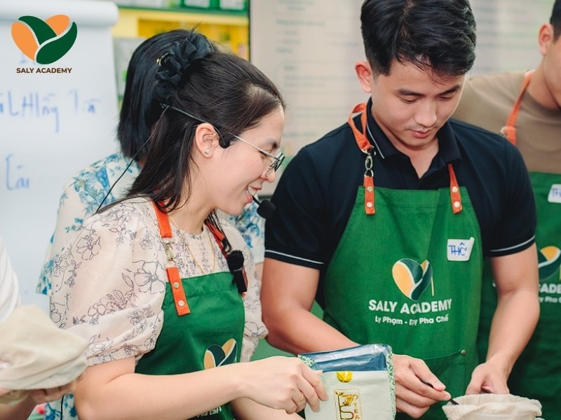Bạn nên học pha chế bài bản để tăng tỷ lệ thành công khi khởi nghiệp F&B Bạn nên học pha chế bài bản để tăng tỷ lệ thành công khi khởi nghiệp F&B