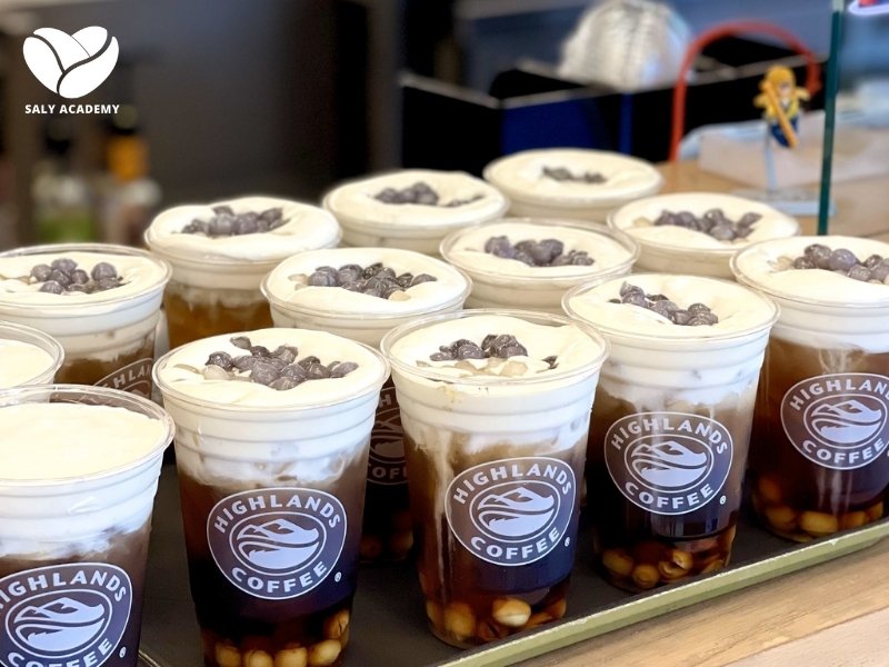 Highlands Coffee xây dựng thương hiệu theo hướng “hiện đại - Việt Nam - đại chúng” Highlands Coffee xây dựng thương hiệu theo hướng “hiện đại - Việt Nam - đại chúng”