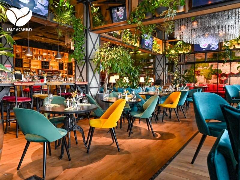 Không gian bistro được thiết kế theo phong cách ấm cúng, thân thiện