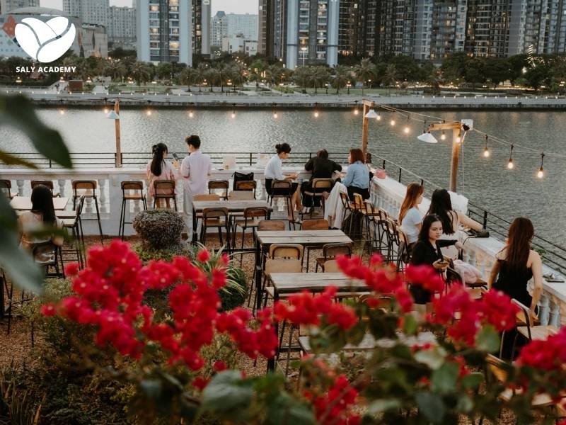 Bạn nên chọn các tòa nhà từ 3-5 tầng, có thang máy hoặc cầu thang rộng để mở quán cafe sân thượng Bạn nên chọn các tòa nhà từ 3-5 tầng, có thang máy hoặc cầu thang rộng để mở quán cafe sân thượng
