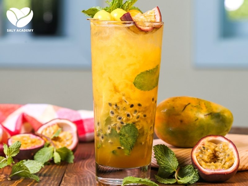 Trang trí đồ uống bằng trái cây vừa mang lại trải nghiệm thị giác, vừa giúp quán tăng giá bán hợp lý Trang trí đồ uống bằng trái cây vừa mang lại trải nghiệm thị giác, vừa giúp quán tăng giá bán hợp lý