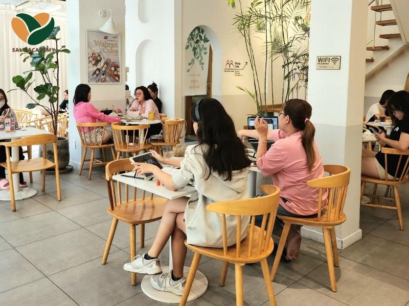 Những thách thức và hạn chế khi học bài tại quán cafe Những thách thức và hạn chế khi học bài tại quán cafe