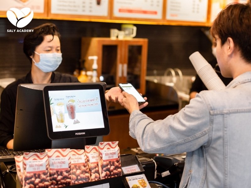 Order trực tiếp tại quầy là hình thức truyền thống và phổ biến tại các quán cafe, trà sữa Order trực tiếp tại quầy là hình thức truyền thống và phổ biến tại các quán cafe, trà sữa