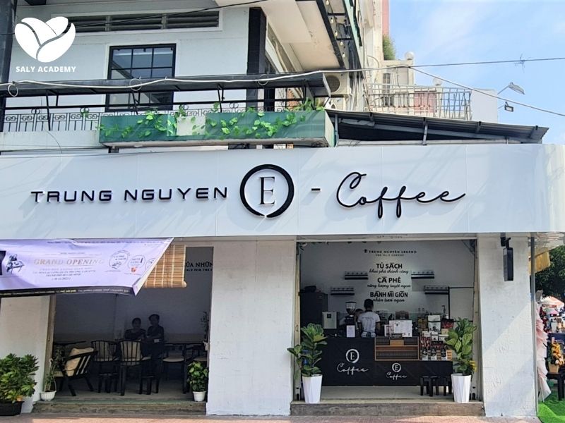 Địa điểm không chỉ là nơi đặt quán mà còn cả thiết kế không gian và các kênh phân phối Địa điểm không chỉ là nơi đặt quán mà còn cả thiết kế không gian và các kênh phân phối