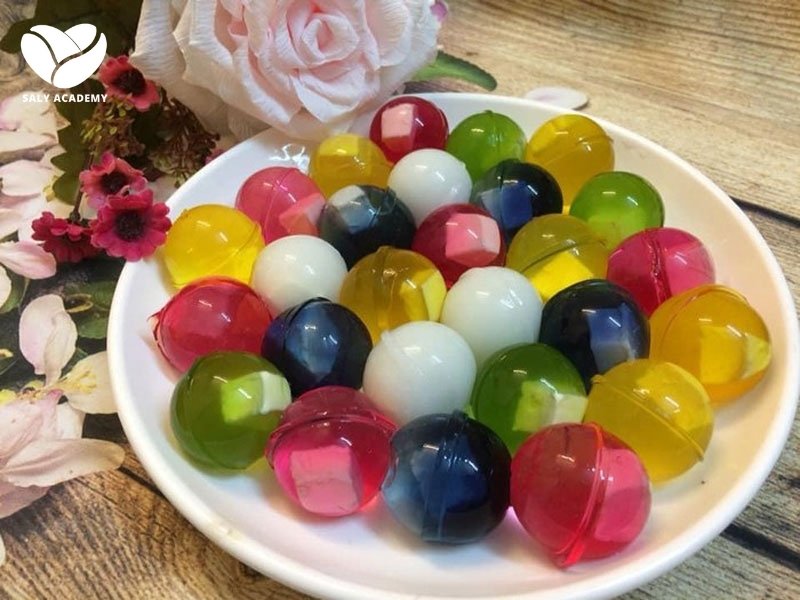 Thạch trái cây bi là loại topping mới lạ, có hình dạng tròn nhỏ như viên trân châu Thạch trái cây bi là loại topping mới lạ, có hình dạng tròn nhỏ như viên trân châu