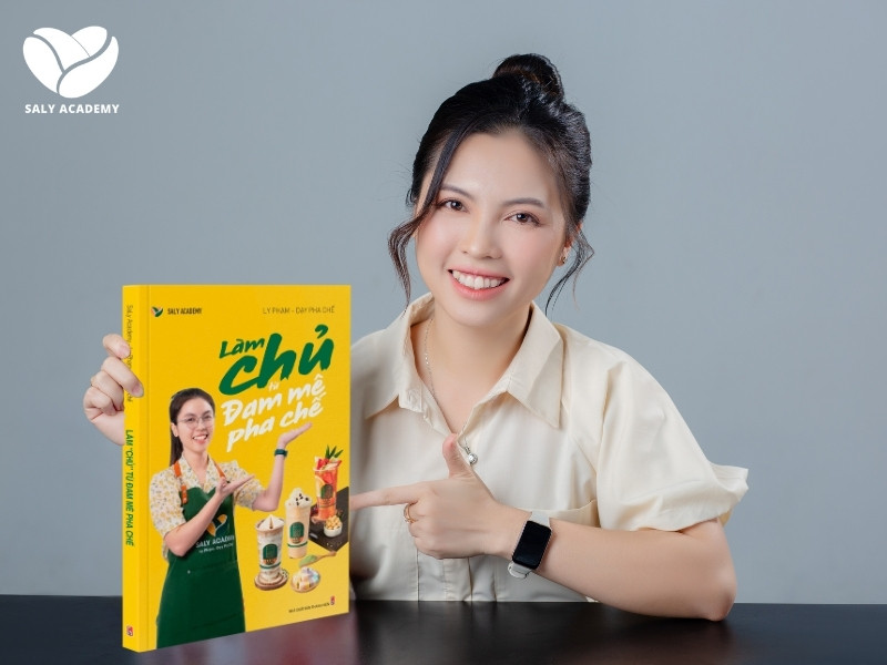 "Làm chủ từ đam mê pha chế" được biên soạn kỹ lưỡng bởi giảng viên Ly Phạm "Làm chủ từ đam mê pha chế" được biên soạn kỹ lưỡng bởi giảng viên Ly Phạm