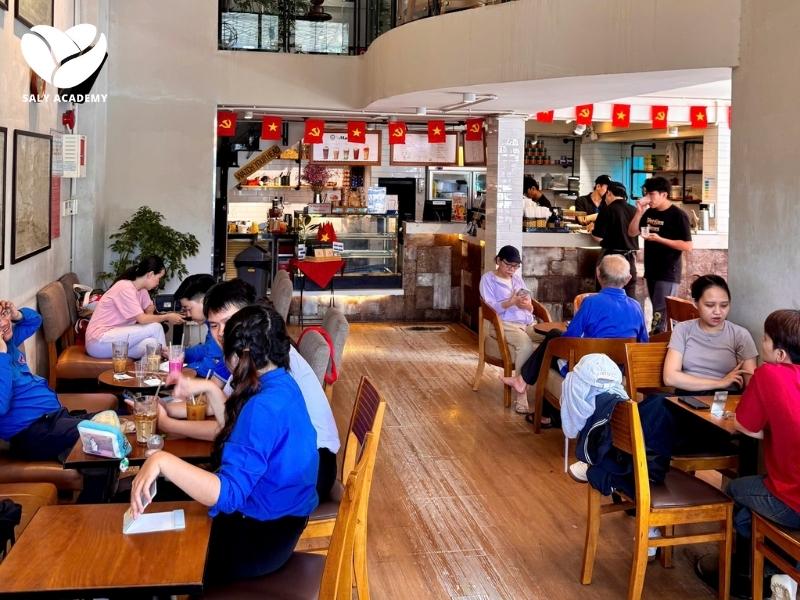 Thức Coffee với không gian rộng rãi, thoải mái và đầy đủ tiện nghi Thức Coffee với không gian rộng rãi, thoải mái và đầy đủ tiện nghi
