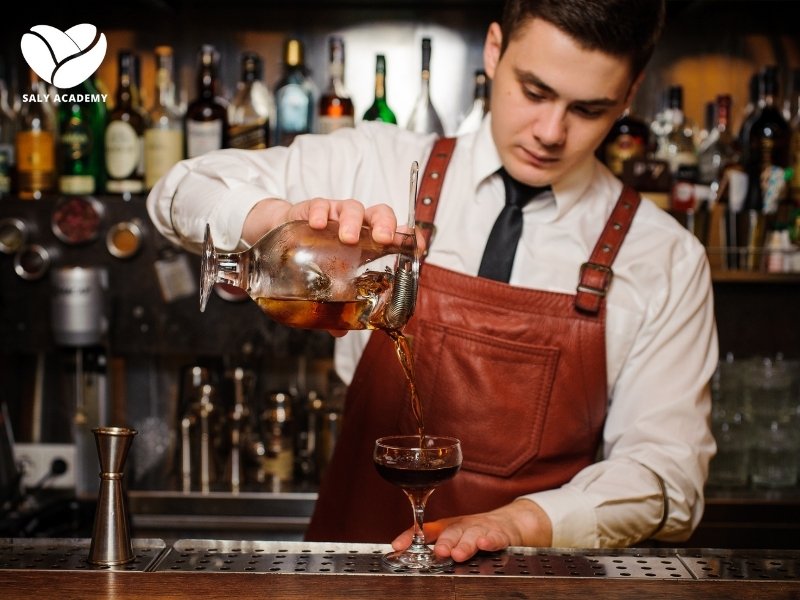 Bartender là chuyên gia pha chế các loại đồ uống có cồn như cocktail, mocktail và rượu bia Bartender là chuyên gia pha chế các loại đồ uống có cồn như cocktail, mocktail và rượu bia