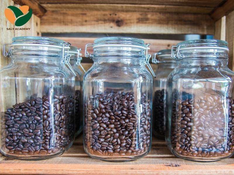 Hạt cafe moka nên bảo quản trong hũ có nắp đậy kín, van xả khí CO2