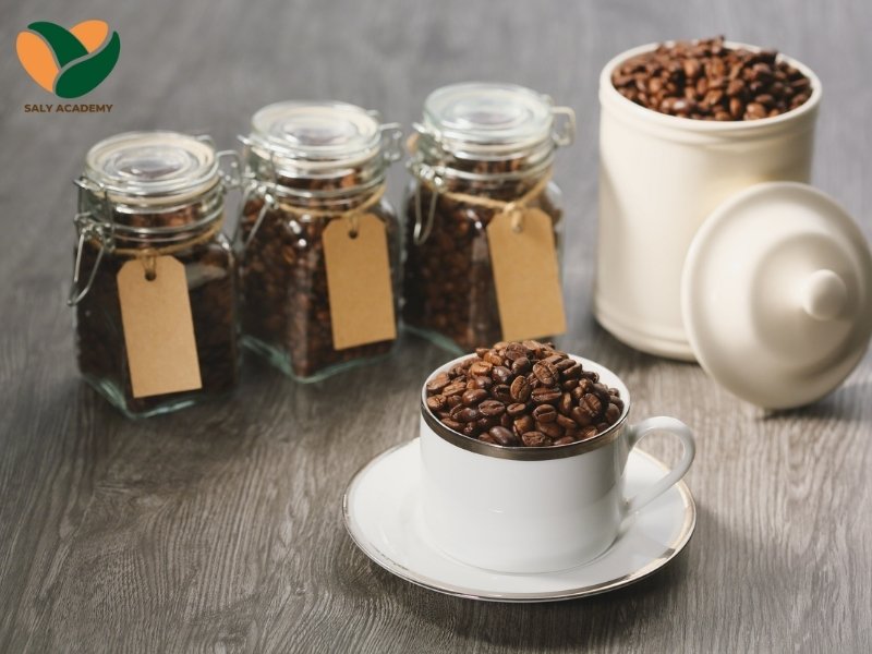 Bảo quản cafe trong hũ đậy kín, tránh ánh nắng trực tiếp để giữ trọn hương vị Bảo quản cafe trong hũ đậy kín, tránh ánh nắng trực tiếp để giữ trọn hương vị