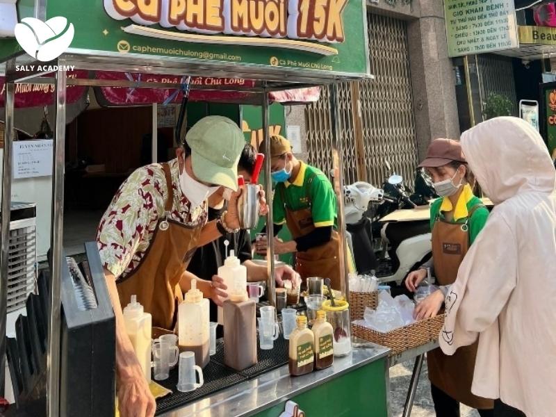 Setup quán take away yêu cầu vị trí thuận lợi cho việc di chuyển và đỗ xe Setup quán take away yêu cầu vị trí thuận lợi cho việc di chuyển và đỗ xe
