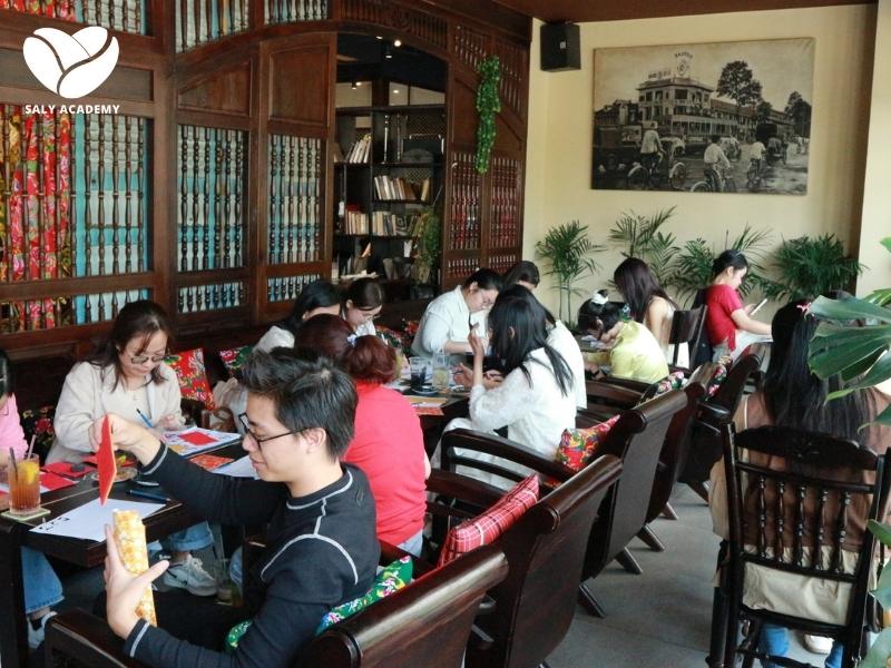 Thách thức và khó khăn trong nghề pha chế chuyên nghiệp Thách thức và khó khăn trong nghề pha chế chuyên nghiệp