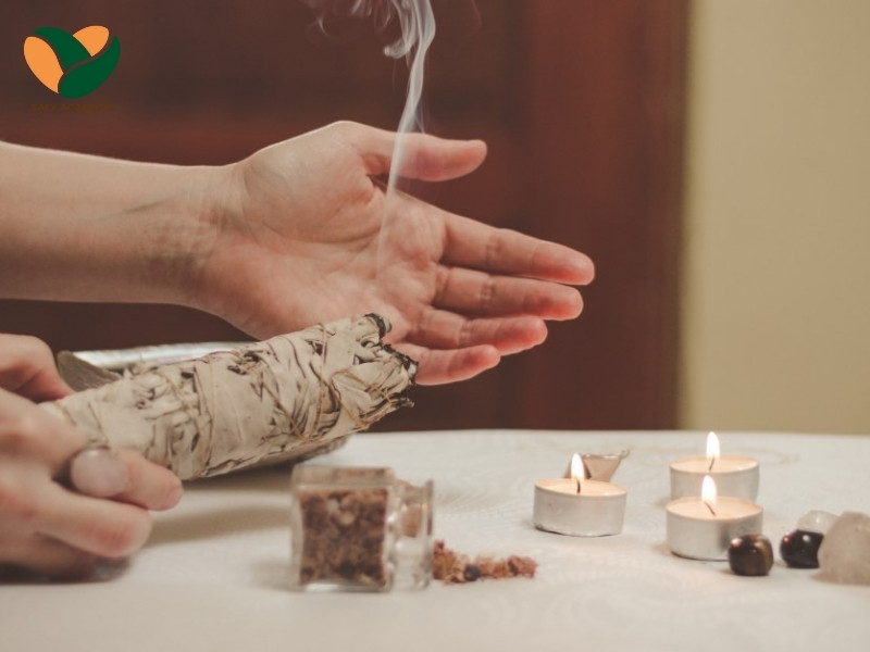 Xua tan năng lượng tiêu cực thông qua việc thực hiện nghi thức thanh tẩy