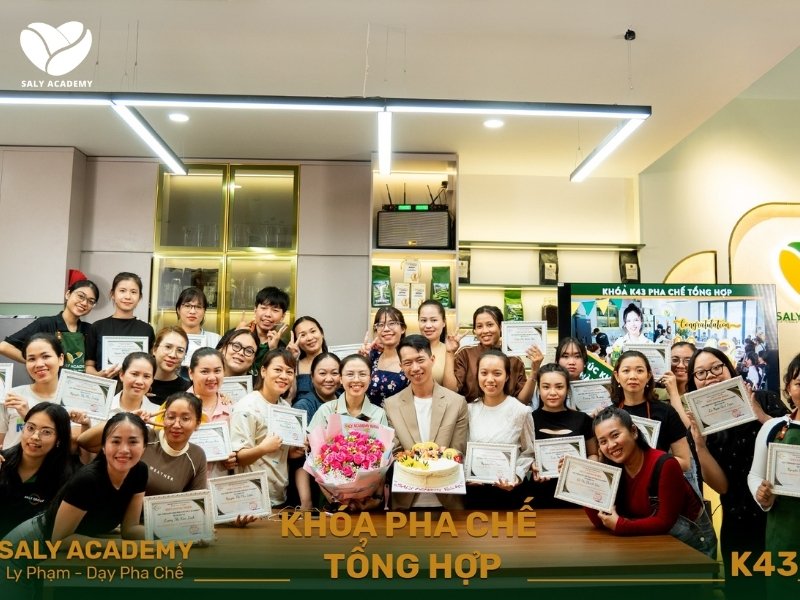 Tuyết Ngân bắt đầu hành trình học pha chế chuyên nghiệp tại Saly Academy Tuyết Ngân bắt đầu hành trình học pha chế chuyên nghiệp tại Saly Academy