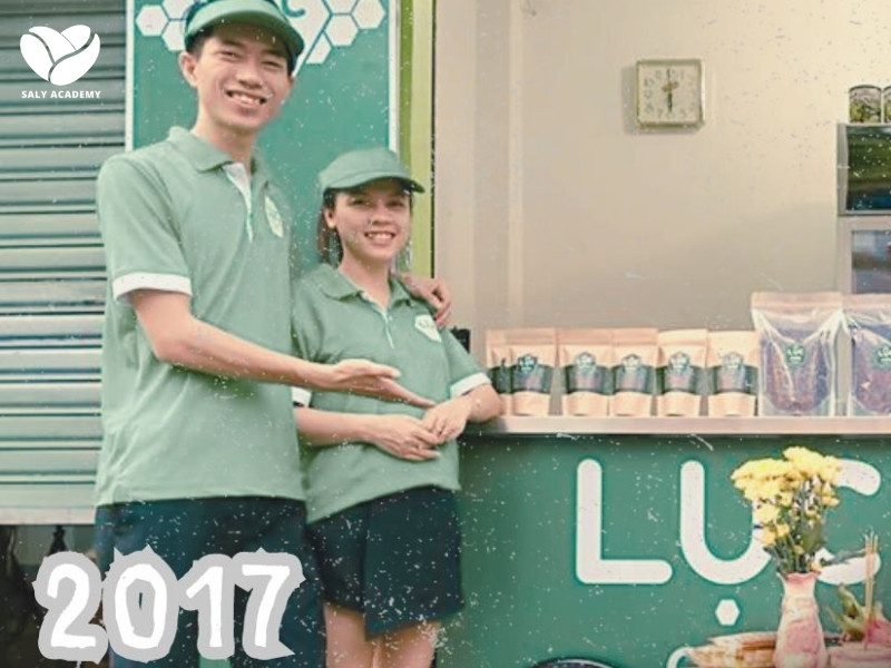 Khi vẫn còn là sinh viên, hai vợ chồng Ly Phạm và Hồ Đăng Sang đã ấp ủ ước mơ mở quán cà phê Khi vẫn còn là sinh viên, hai vợ chồng Ly Phạm và Hồ Đăng Sang đã ấp ủ ước mơ mở quán cà phê