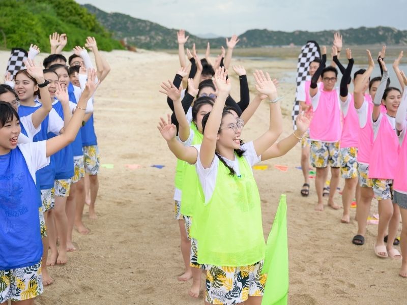 Những hoạt động khởi động vui nhộn, an tỏa tiếng cười và tinh thần đồng đội