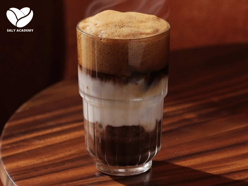 Bạc xỉu nóng – Hương sữa béo ngậy, sưởi ấm trái tim. Bạc xỉu nóng – Hương sữa béo ngậy, sưởi ấm trái tim.