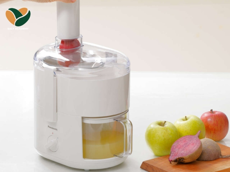 Máy ép trái cây là dụng cụ cần thiết khi mở quán sinh tố. Máy ép trái cây là dụng cụ cần thiết khi mở quán sinh tố.