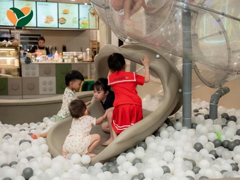 Khu vực cho các bé vui chơi Khu vực cho các bé vui chơi