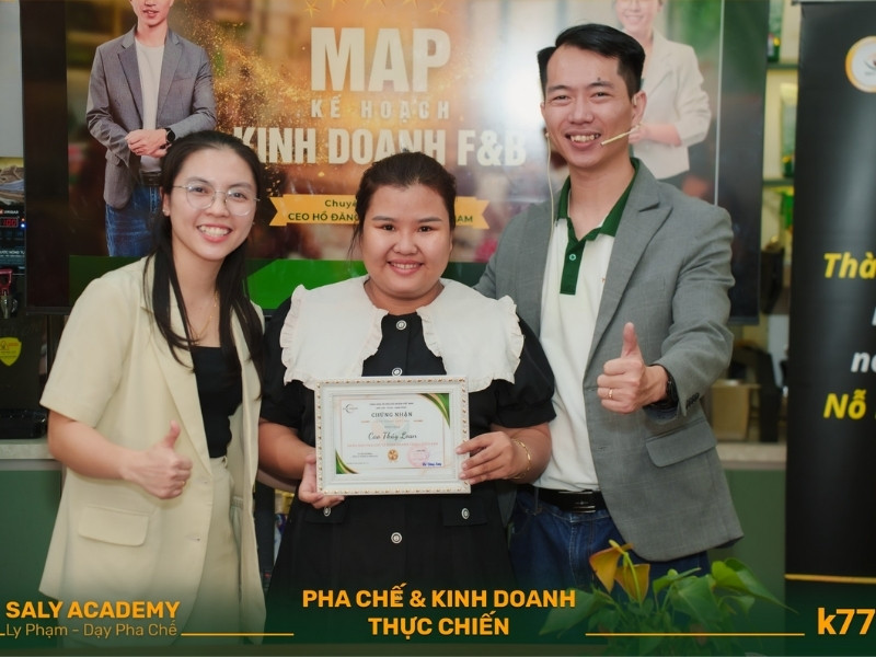 Chị Cao Thúy Loan khai trương quán Tròn thành công sau khóa học tại SaLy Academy 