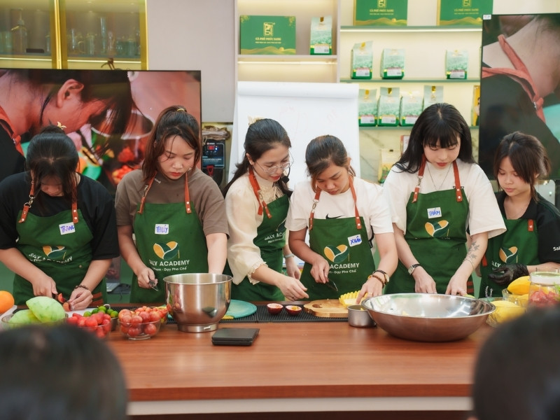 Học pha chế để mở quán, cần những gì ngoài công thức?