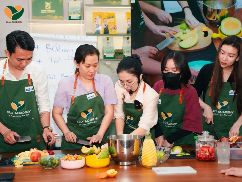 Thực hành chiếm hơn 80% thời lượng khóa học tại SaLy Academy