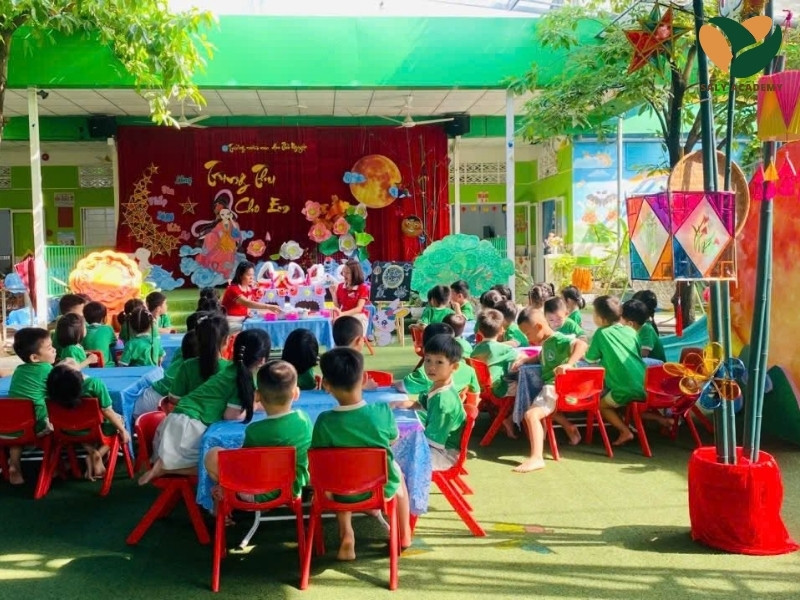 Mẫu decor trang trí trung thu mầm non Mẫu decor trang trí trung thu mầm non