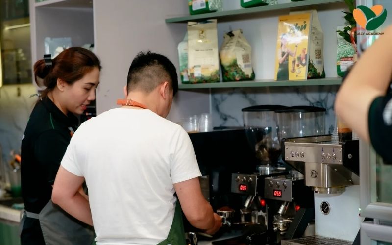 Học phí còn bao gồm quyền lợi và chính sách hỗ trợ sau khóa học